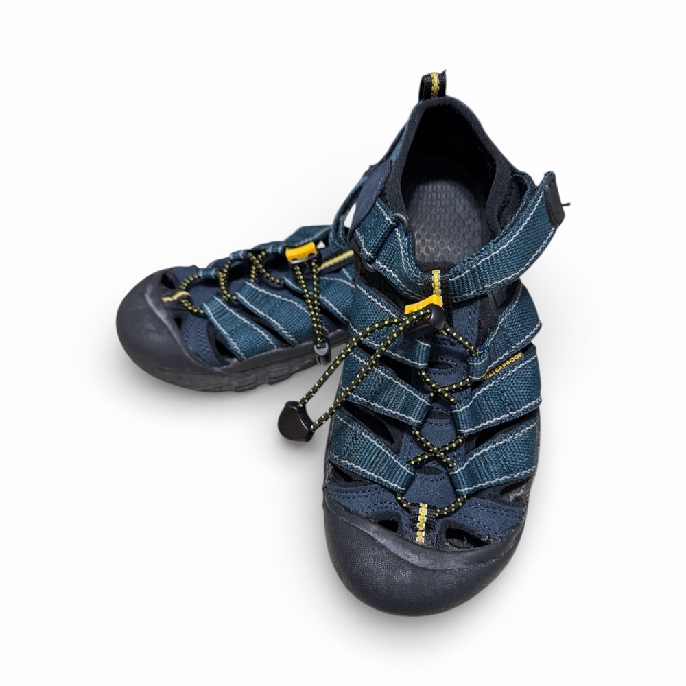 Keen Kids Size 3 Water Hiking Shoes - Navy and Black